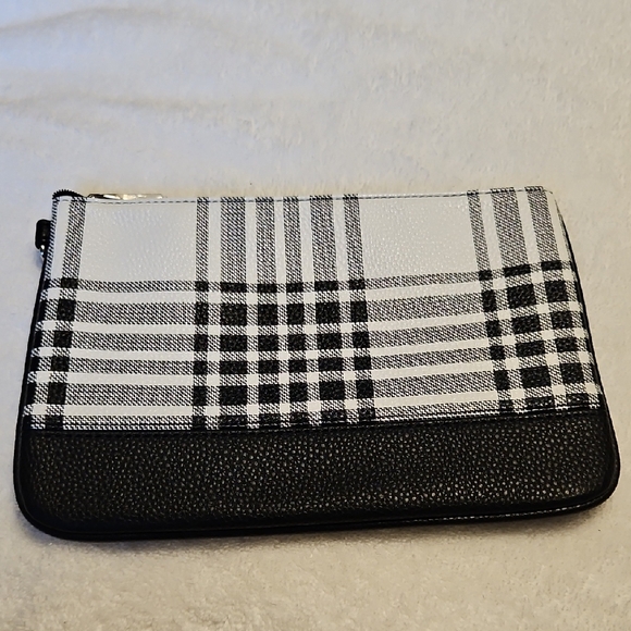 thirty-one Handbags - Thirty-One Black and White Plaid Wristlet